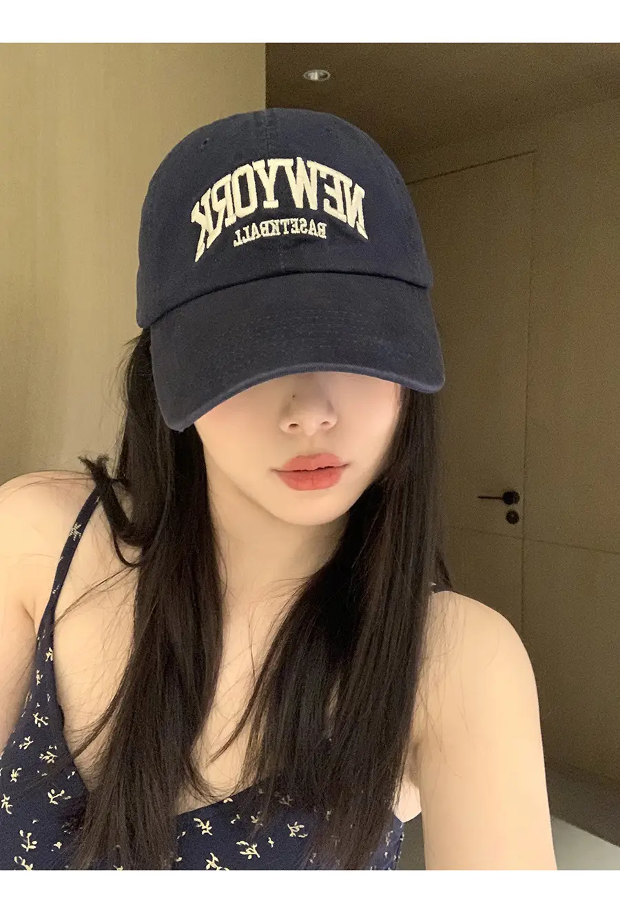 New York District Baseball Cap for Women Grey Large Brim — feature 3