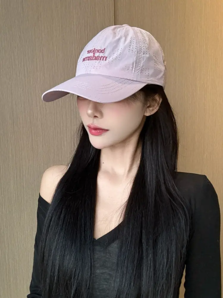 Women's White Embroidered Baseball Cap with "Bepoiseude" Text — feature 2