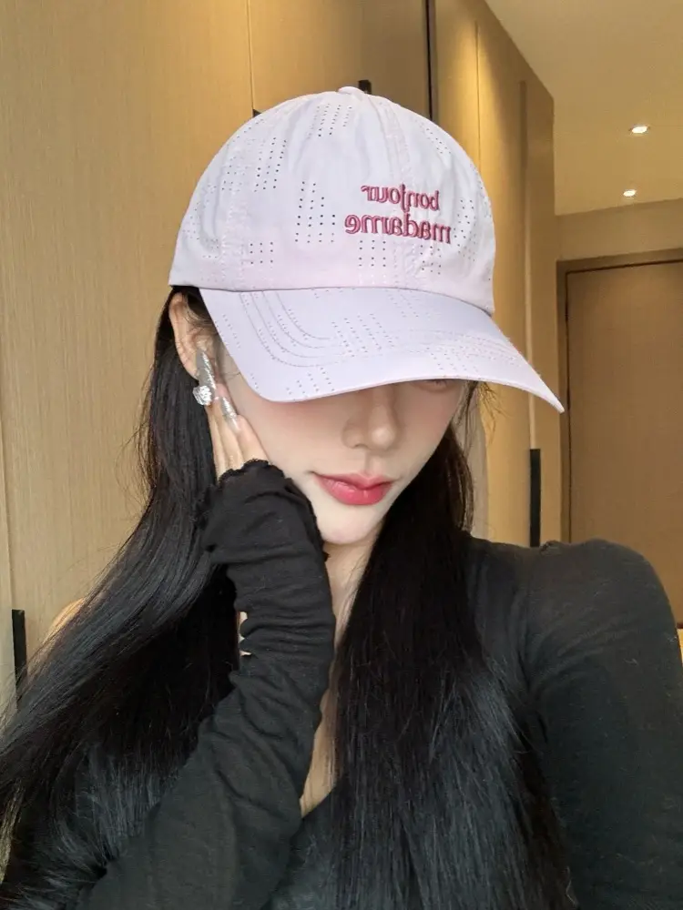 Women's White Embroidered Baseball Cap with "Bepoiseude" Text — feature 5
