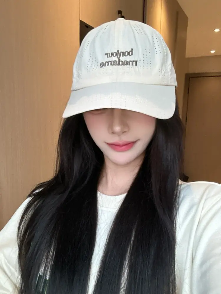 Women's White Embroidered Baseball Cap with "Bepoiseude" Text — feature 8