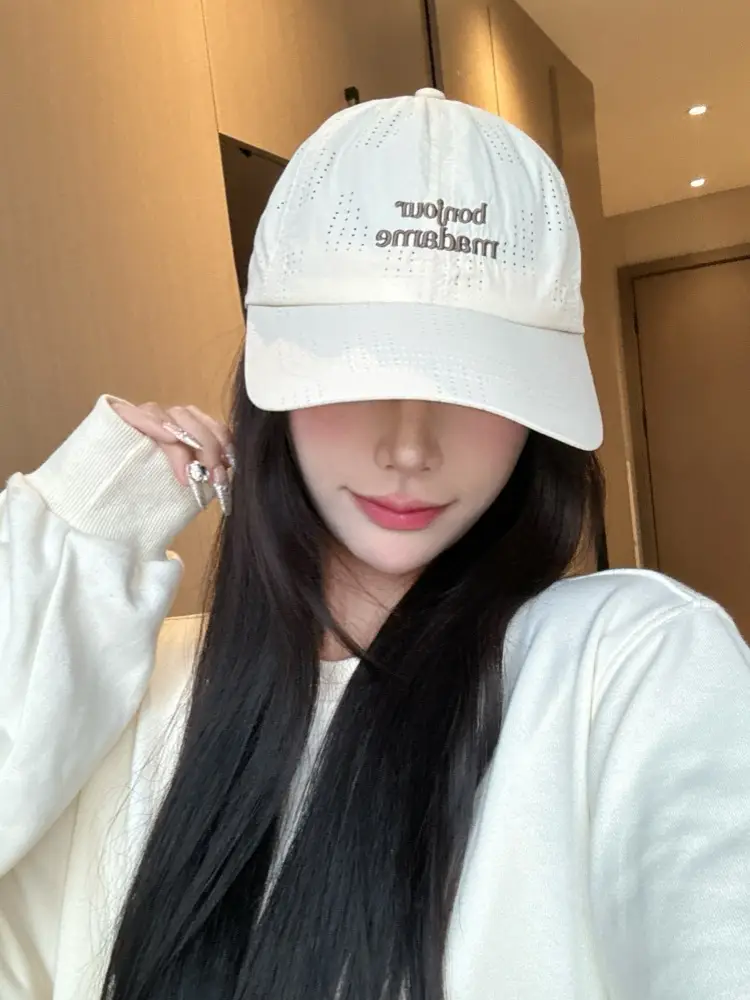 Women's White Embroidered Baseball Cap with "Bepoiseude" Text — feature 9