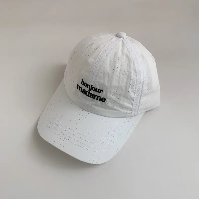 Women's White Embroidered Baseball Cap with "Bepoiseude" Text