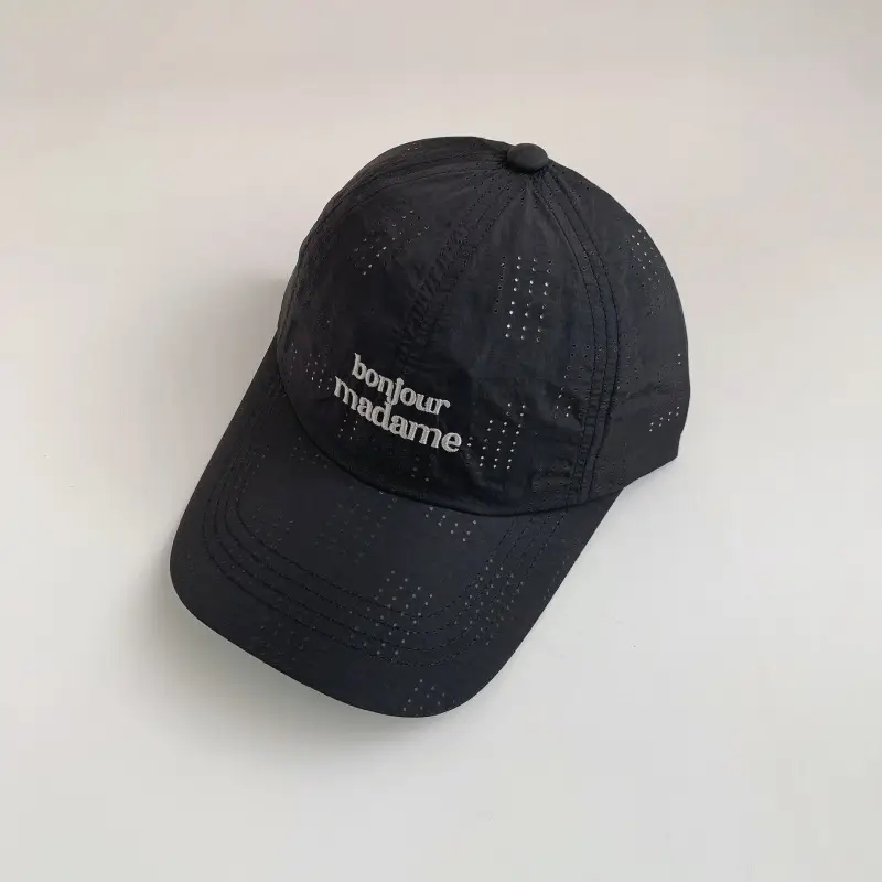 Women's White Embroidered Baseball Cap with "Bepoiseude" Text - Image 3