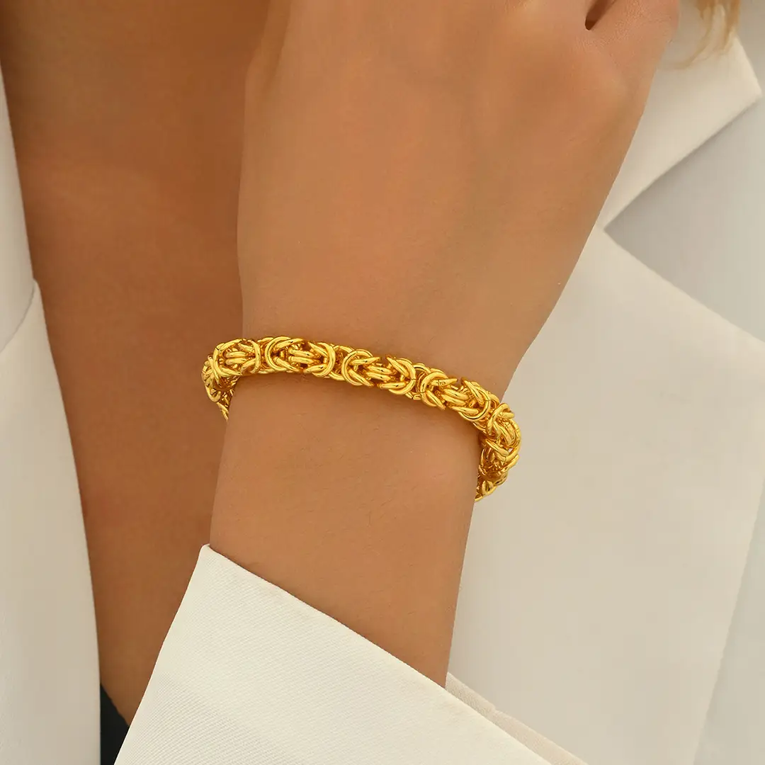 Explosive European and American metal style hand-woven retro domineering men's and women's wide dragon bone chain interlocking personalized bracelet