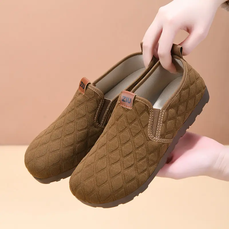 2025 New Slip-on Spring Single Shoes Mother Fashion Soft Bottom Soft Surface Comfortable Non-slip Beijing Cloth Shoes Explosions - Image 2