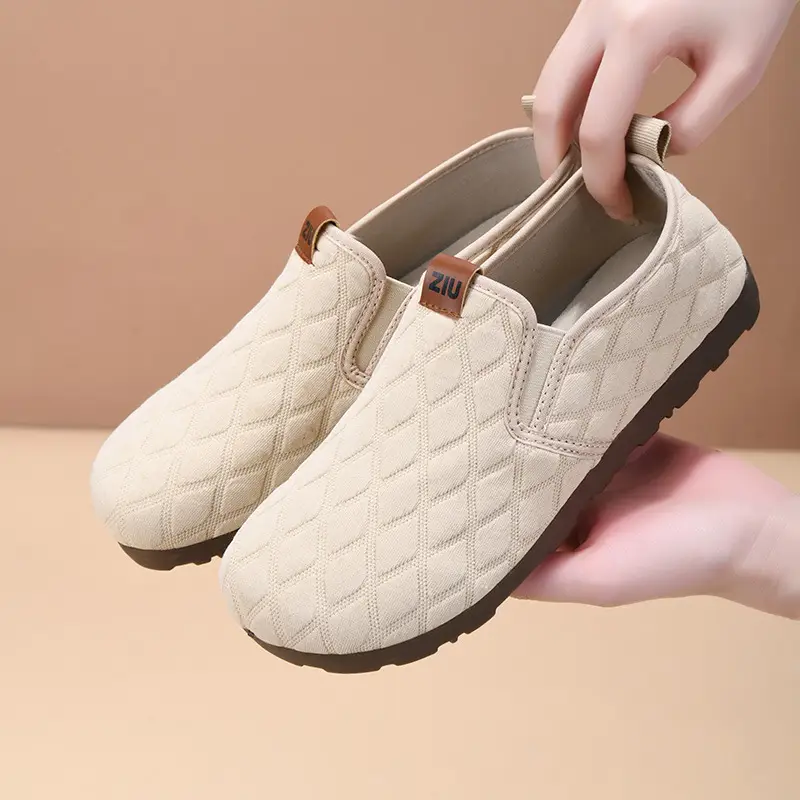 2025 New Slip-on Spring Single Shoes Mother Fashion Soft Bottom Soft Surface Comfortable Non-slip Beijing Cloth Shoes Explosions - Image 3