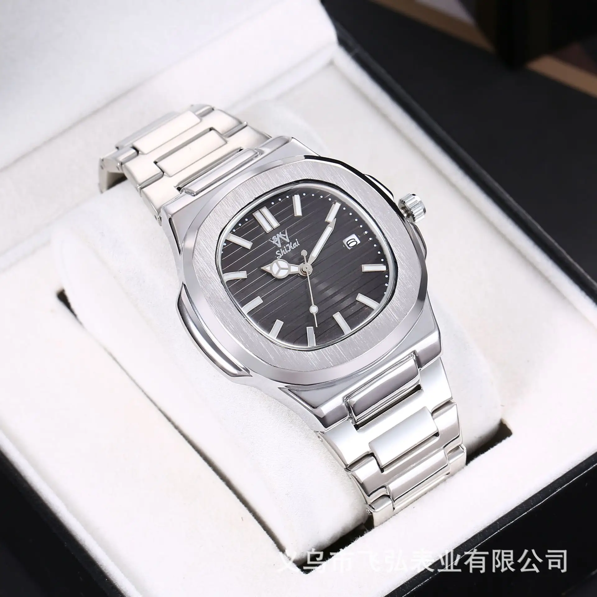 Business Men's Waterproof Quartz Watch with Luminous Hands - Image 3
