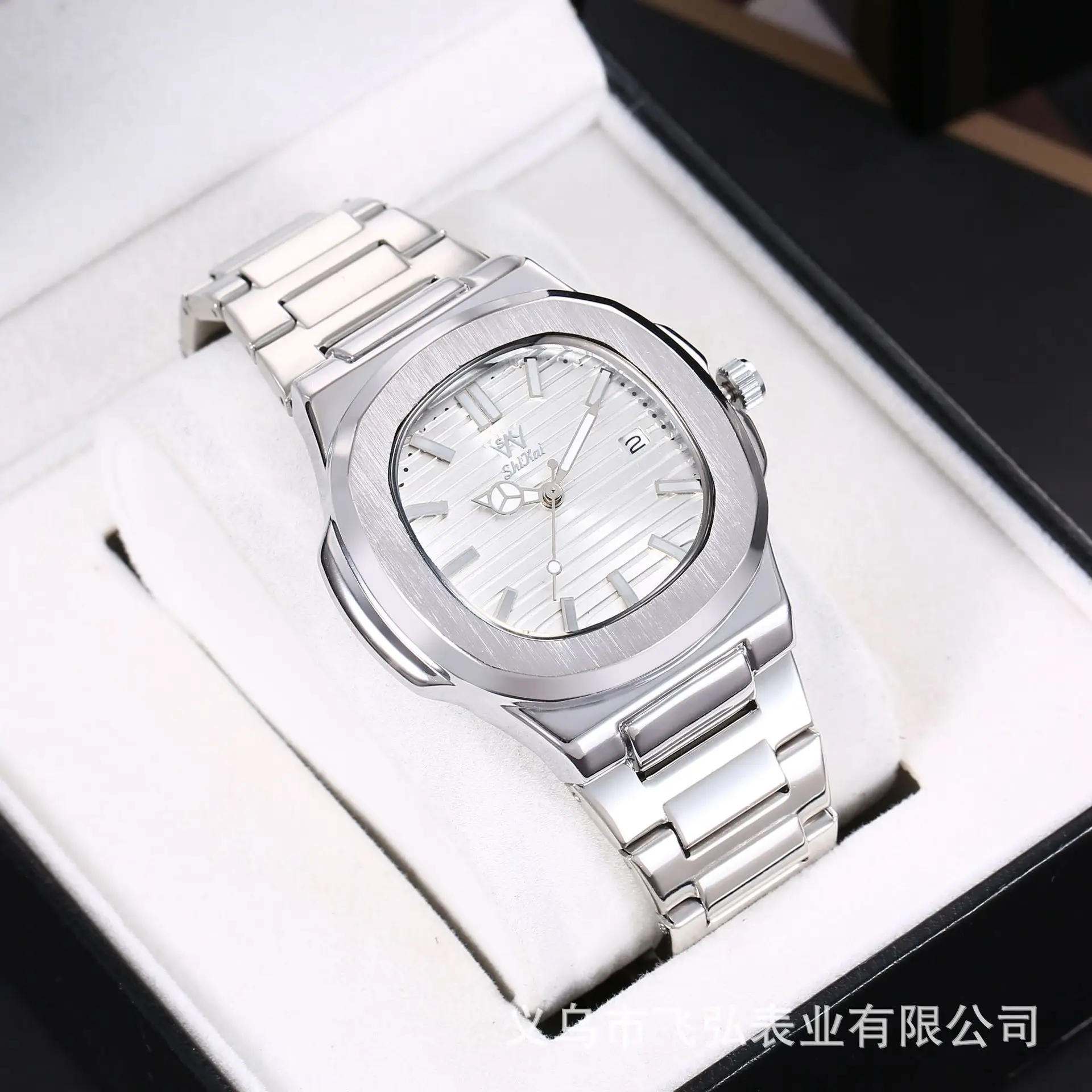 Business Men's Waterproof Quartz Watch with Luminous Hands - Image 4