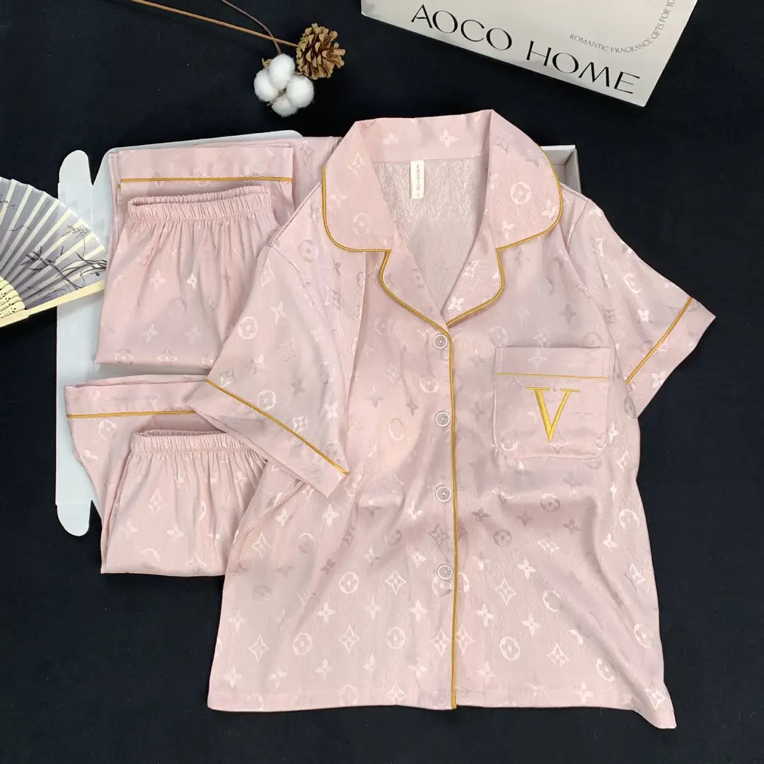 Summer Short-sleeved Ice Silk Pajamas with Chest Pad Women's Thin High-end Fashion Three-piece Ice Silk Home Clothes suit