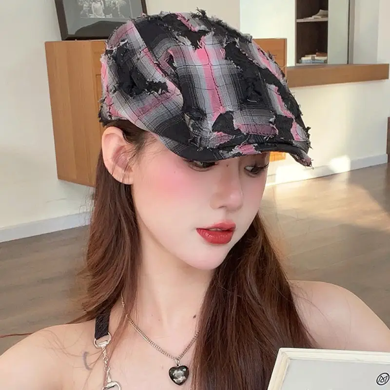 Retro Distressed Black Hat Women's Fashion - Image 4