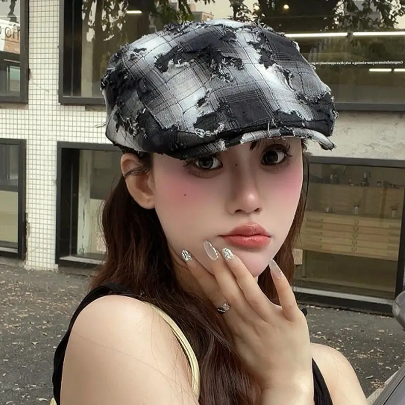 Retro Distressed Black Hat Women's Fashion - Image 5