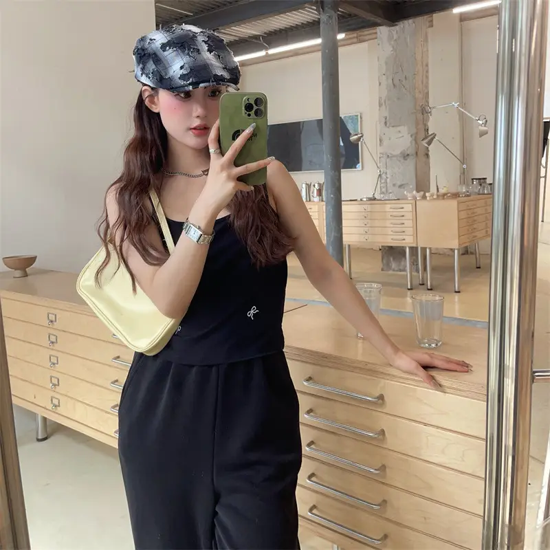 Retro Distressed Black Hat Women's Fashion — feature 11