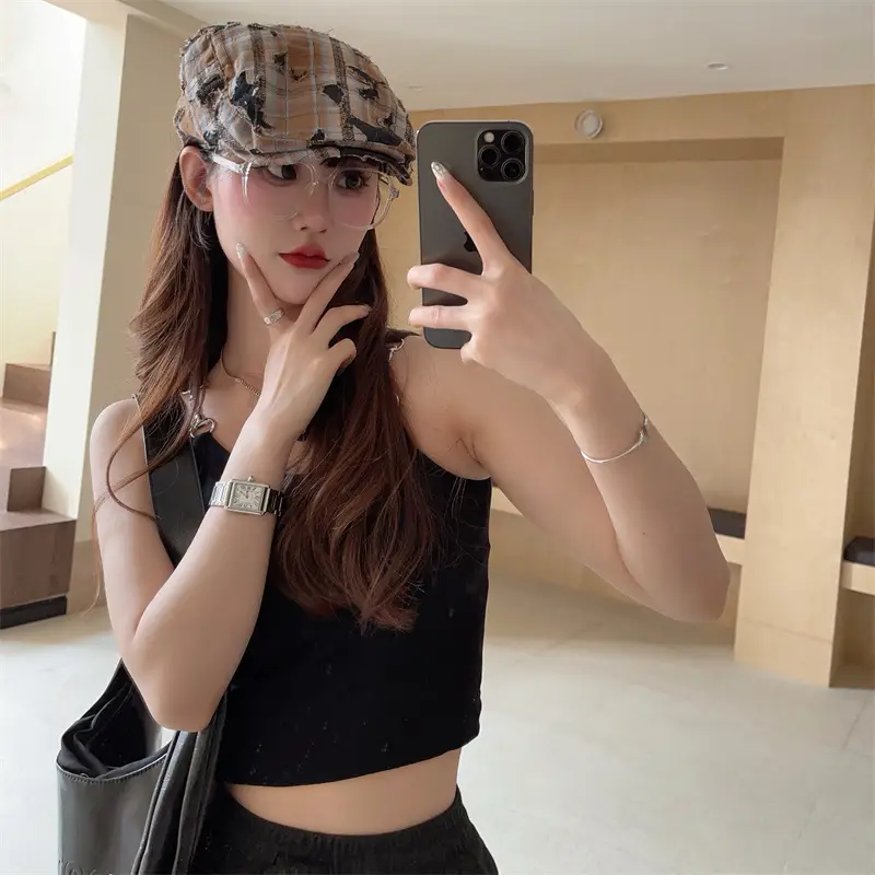 Retro Distressed Black Hat Women's Fashion — feature 6