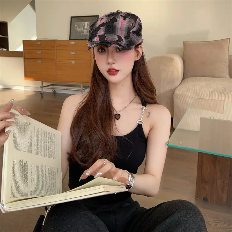 Retro Distressed Black Hat Women's Fashion — feature 7