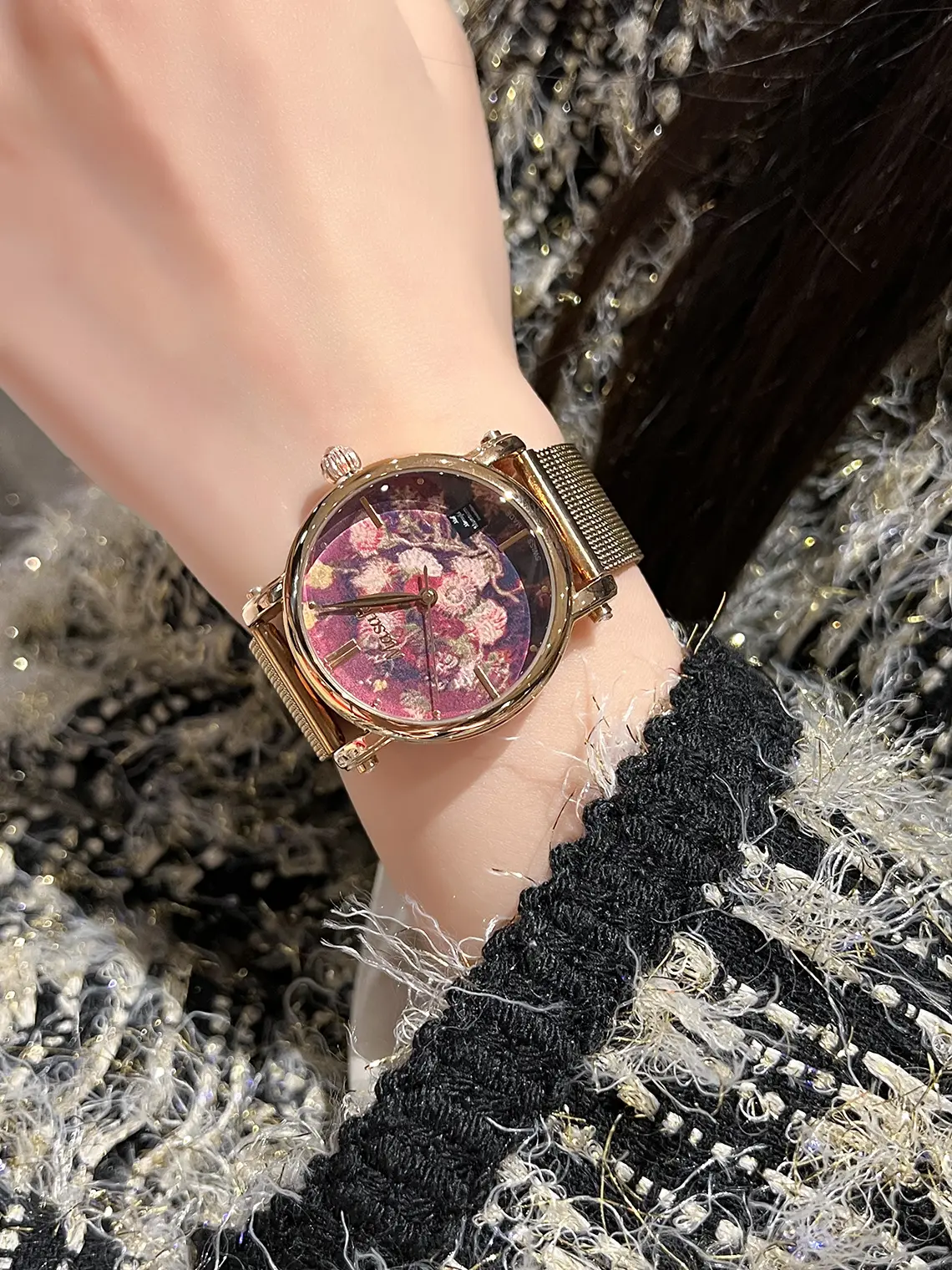 Women's Artistic Feather Watch with Gold Mesh Band — feature 2