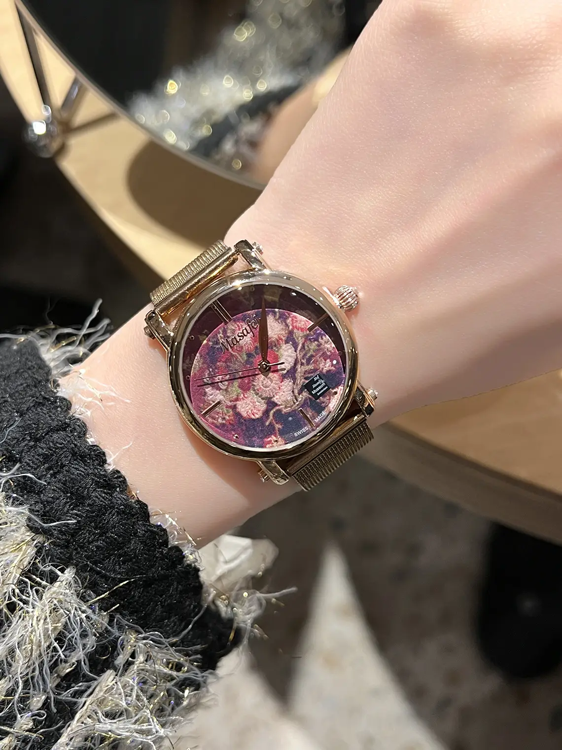 Women's Artistic Feather Watch with Gold Mesh Band — feature 3