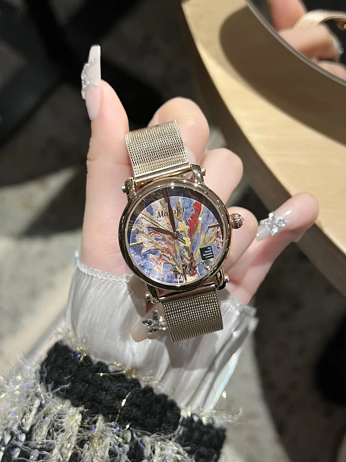 Women's Artistic Feather Watch with Gold Mesh Band — feature 6