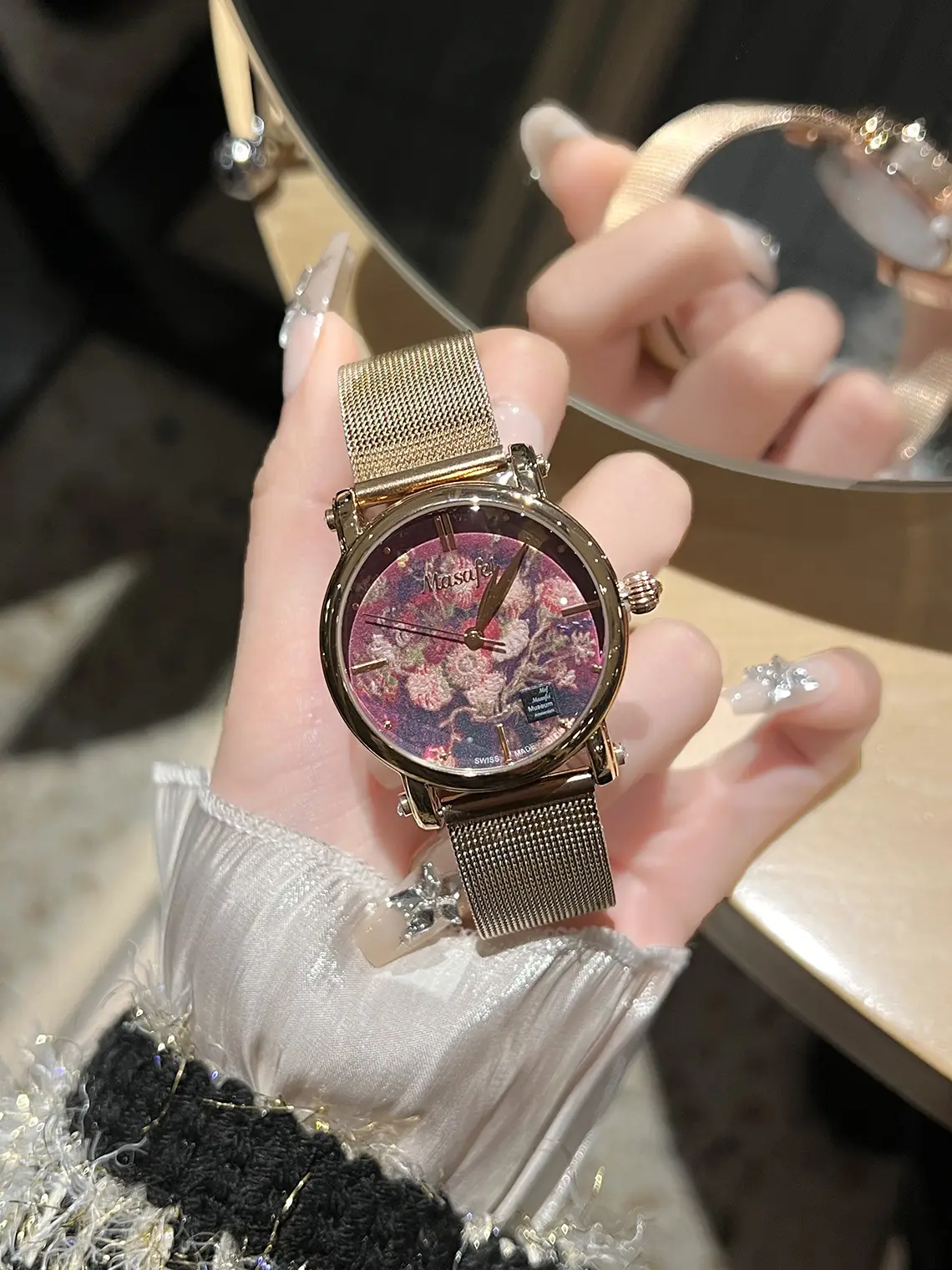 Women's Artistic Feather Watch with Gold Mesh Band — feature 9