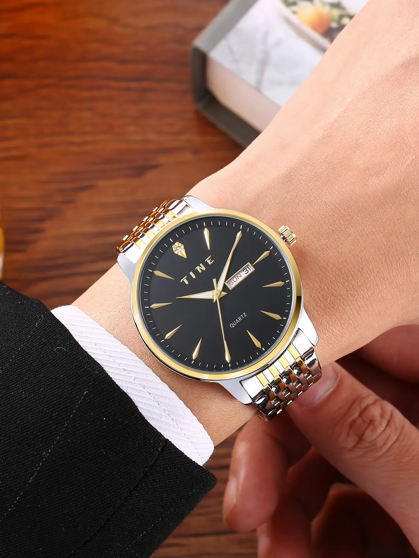 Tine Men's Luminous Waterproof Double Calendar Watch — feature 7