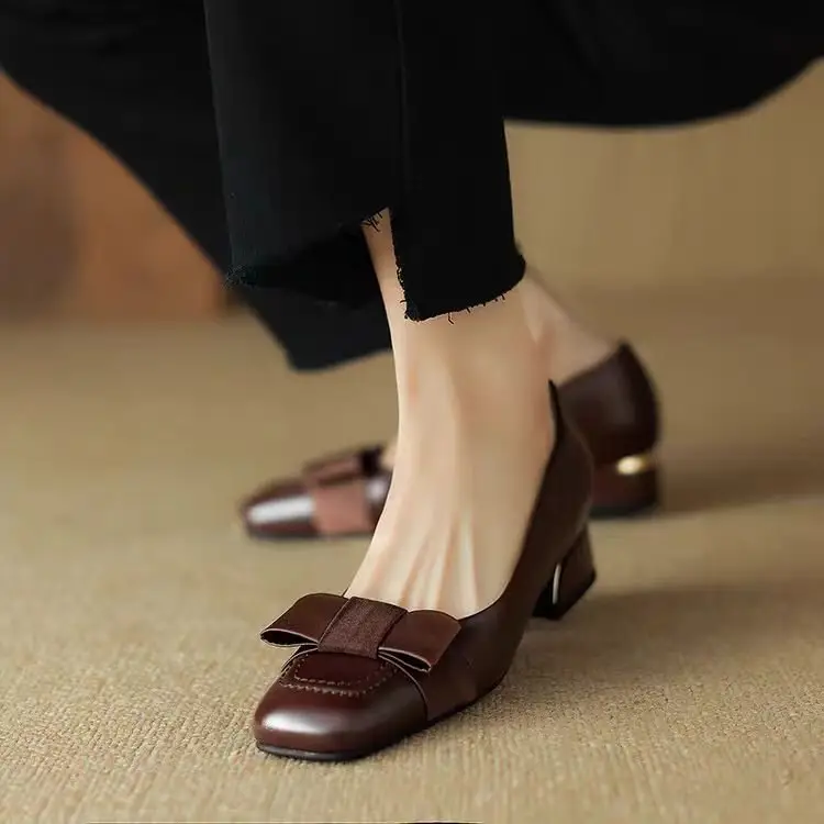 French Style Fragrant Style Color-matching Leather Shoes Women's 2025 Spring New Square Toe Thick Heel Bow Retro Mid-heel Single-layer Shoes - Image 2