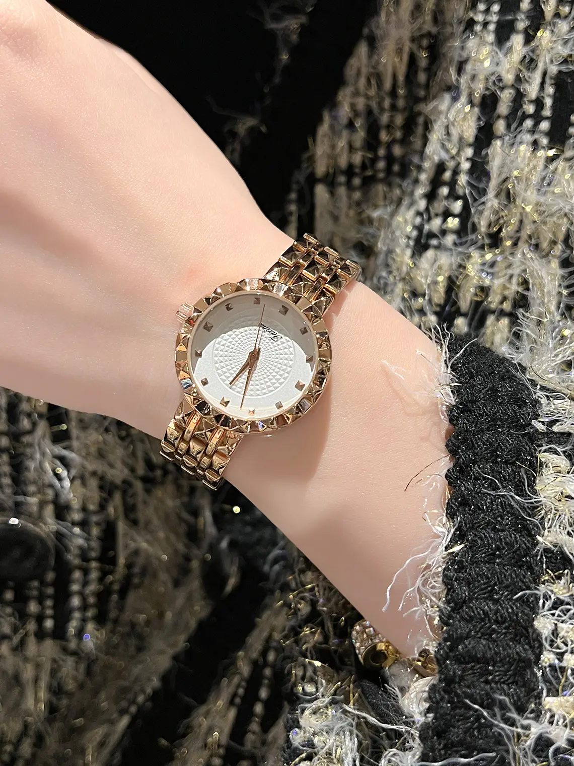 Women's Gold Quartz Waterproof Wristwatch with Steel Strap — feature 6