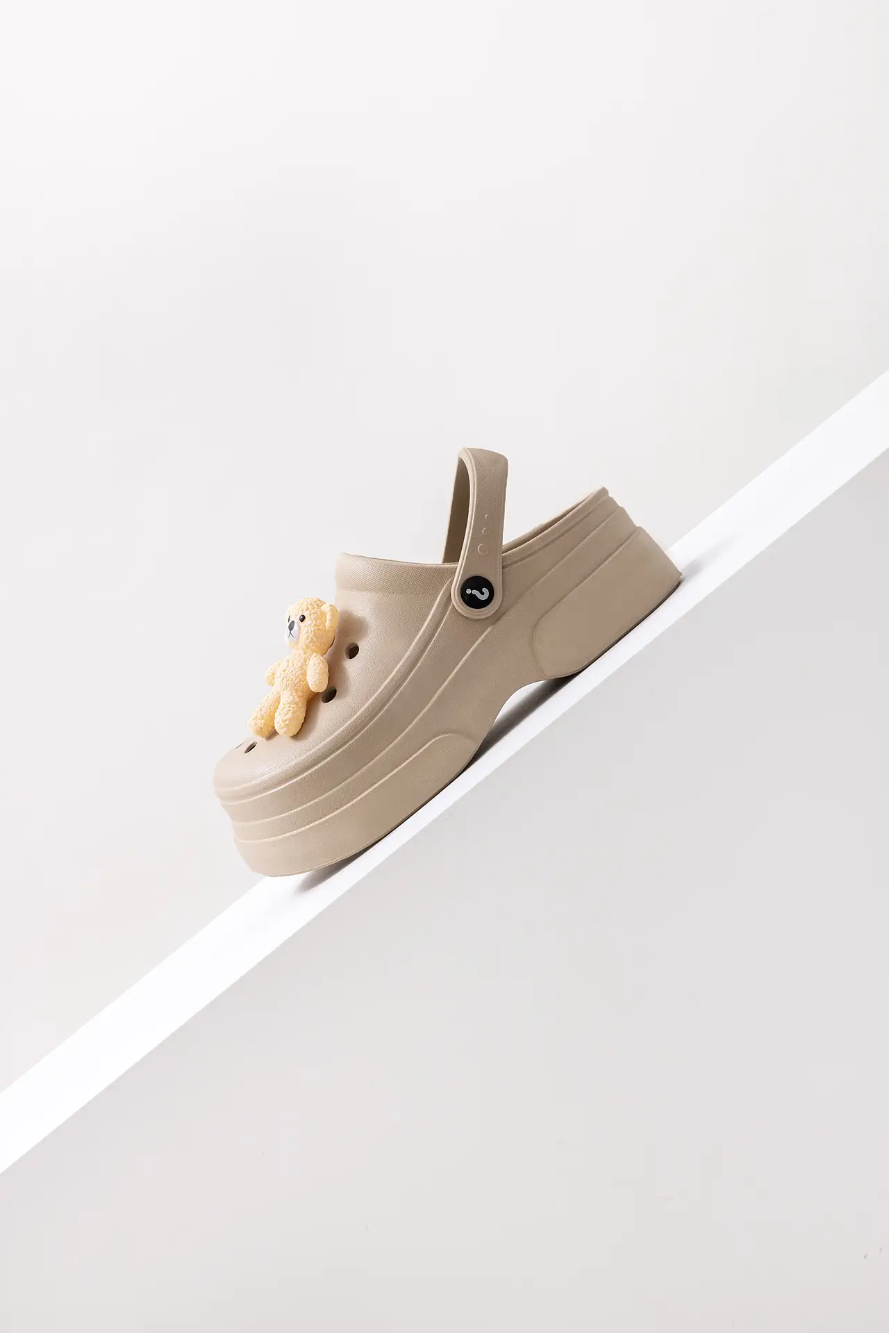 New Ladies Hole Shoes Ultra Light Elastic White — feature 17