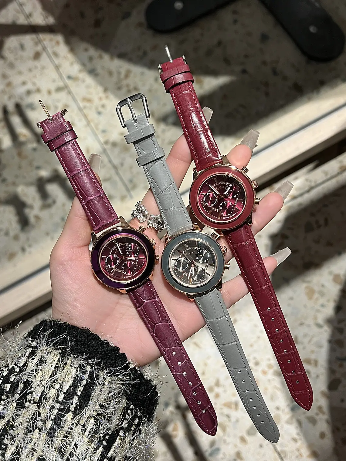 Women's Luxury Mechanical Watch with Diamond Studded Dial — feature 1