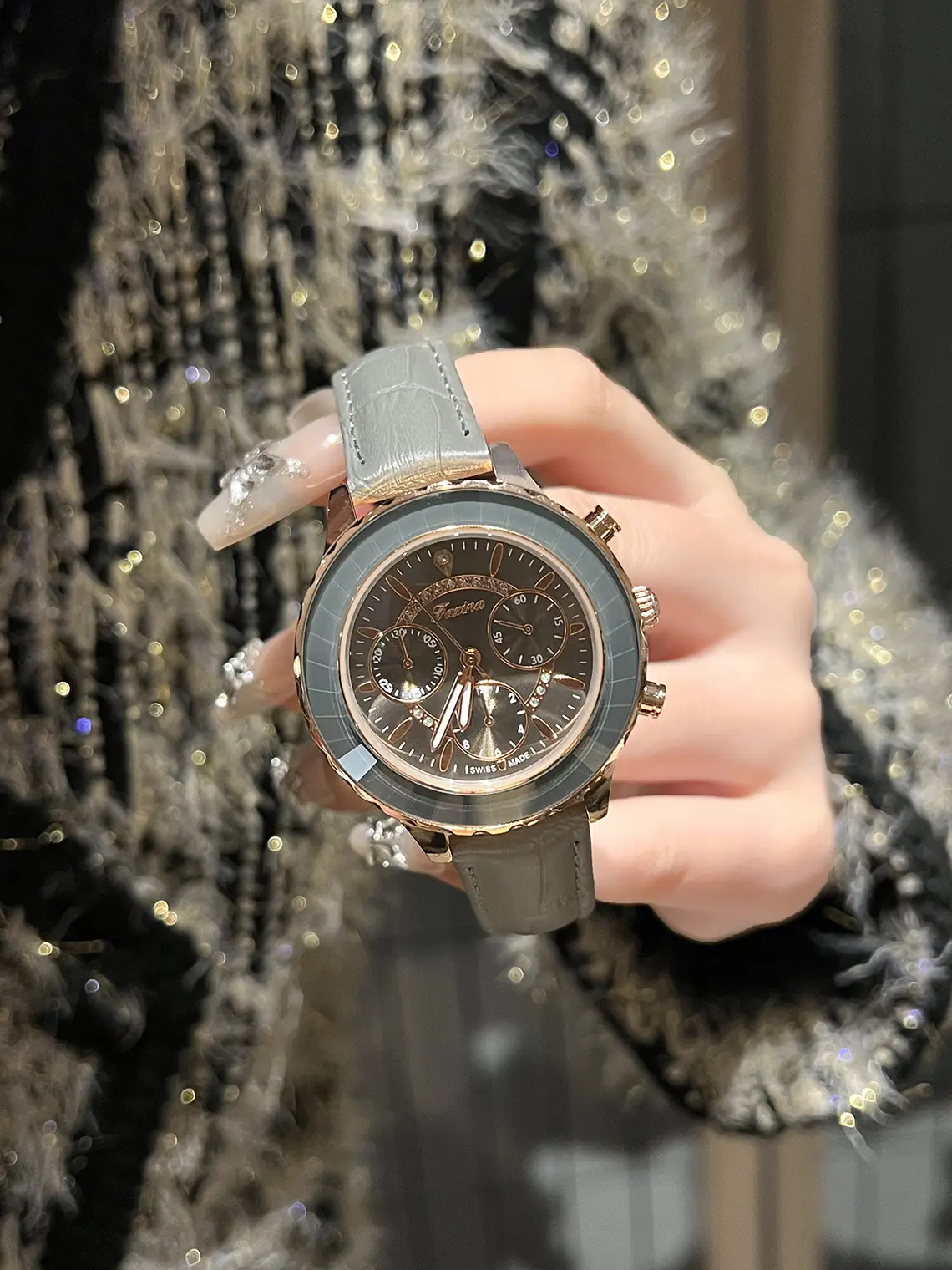 Women's Luxury Mechanical Watch with Diamond Studded Dial — feature 10