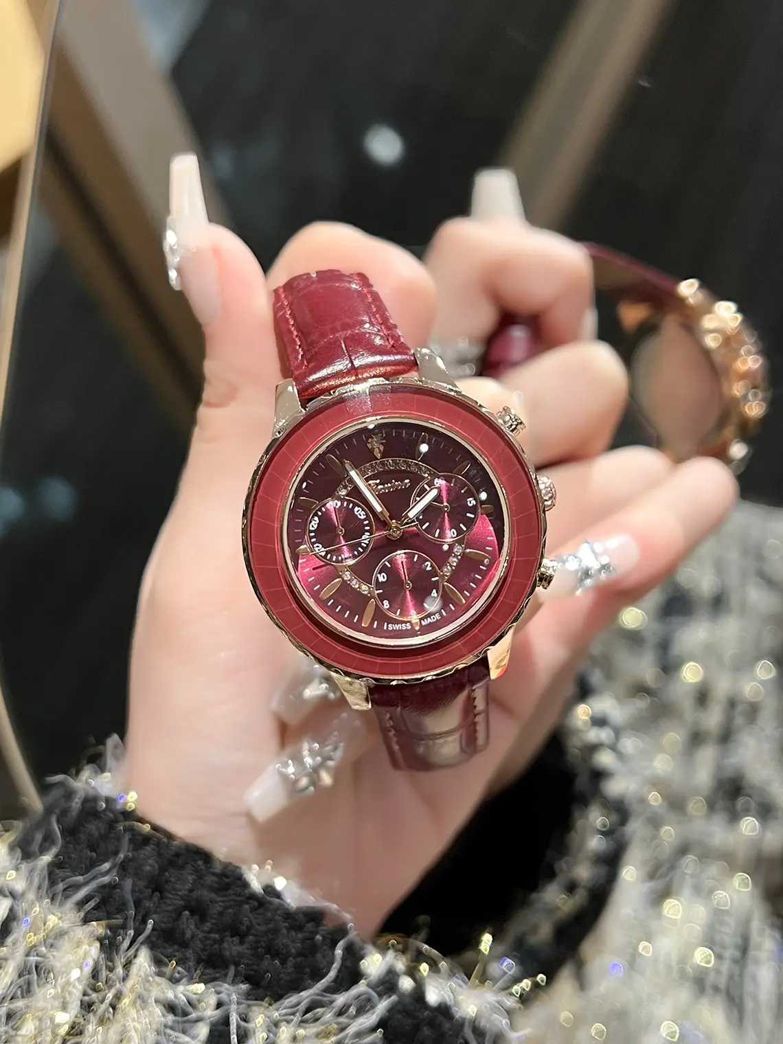 Women's Luxury Mechanical Watch with Diamond Studded Dial — feature 2
