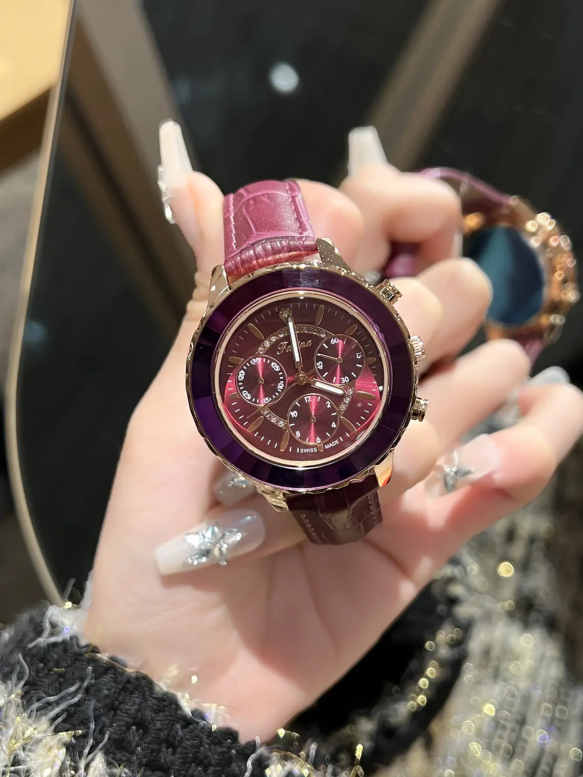 Women's Luxury Mechanical Watch with Diamond Studded Dial — feature 3