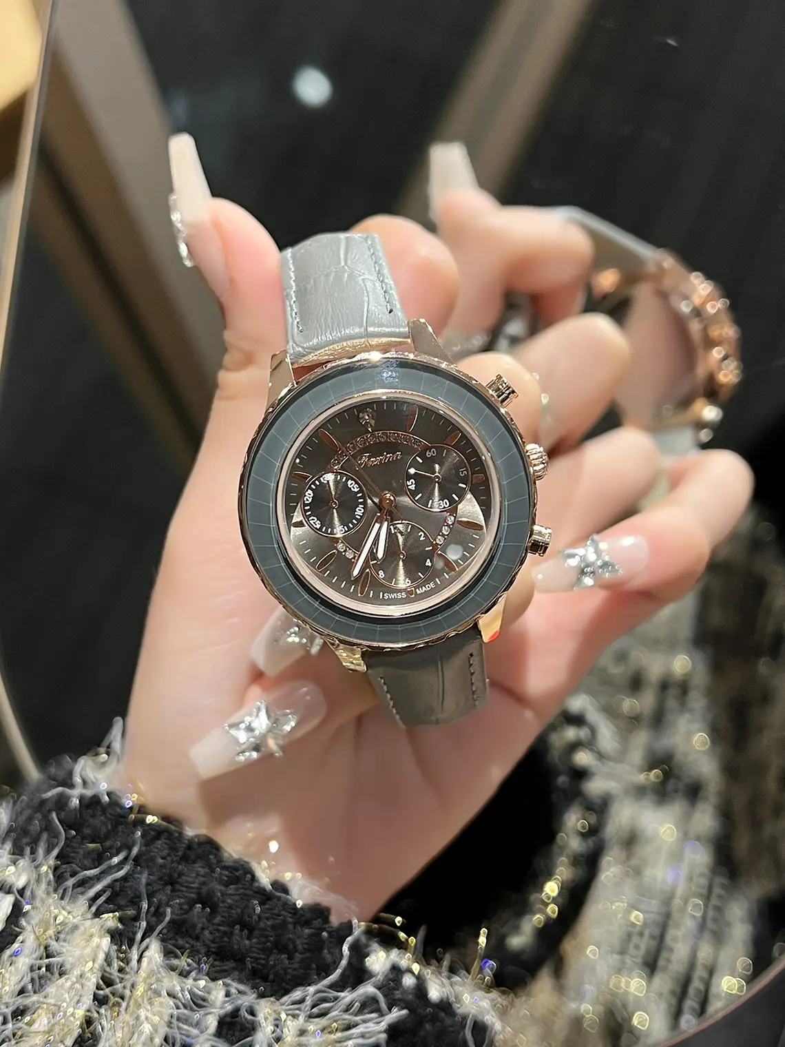 Women's Luxury Mechanical Watch with Diamond Studded Dial — feature 4