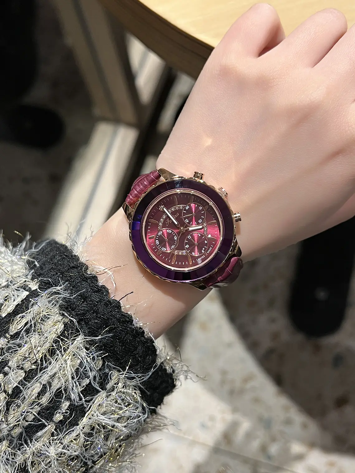 Women's Luxury Mechanical Watch with Diamond Studded Dial — feature 6