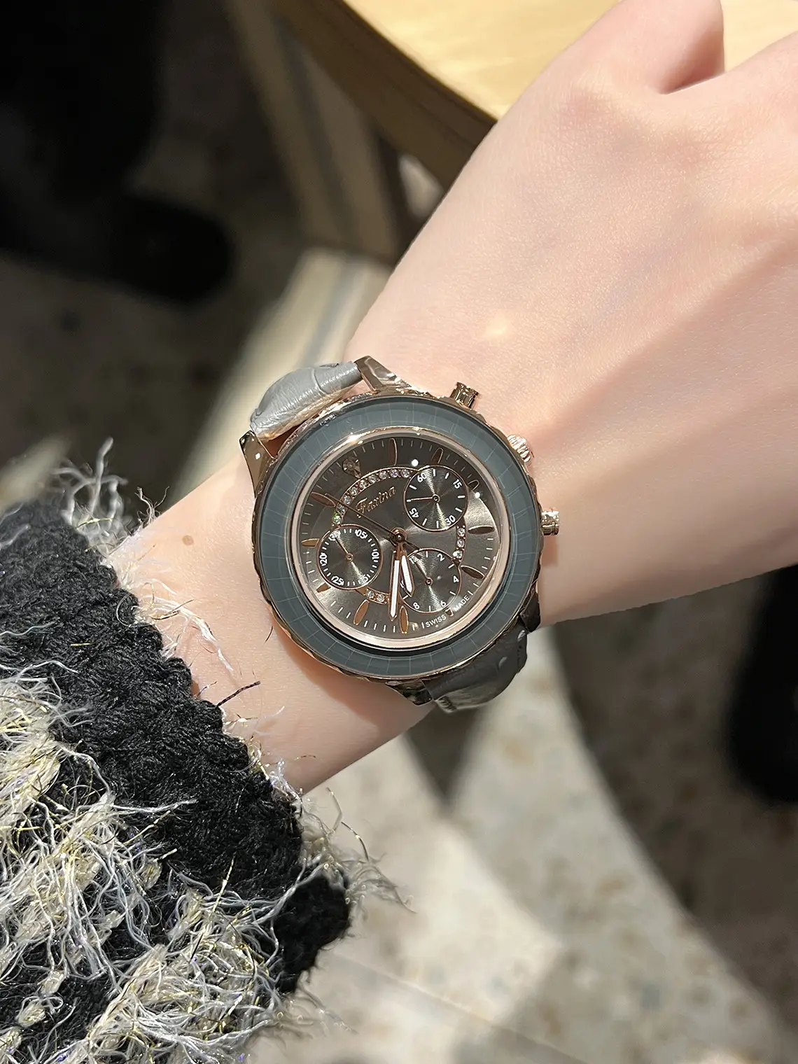 Women's Luxury Mechanical Watch with Diamond Studded Dial — feature 7