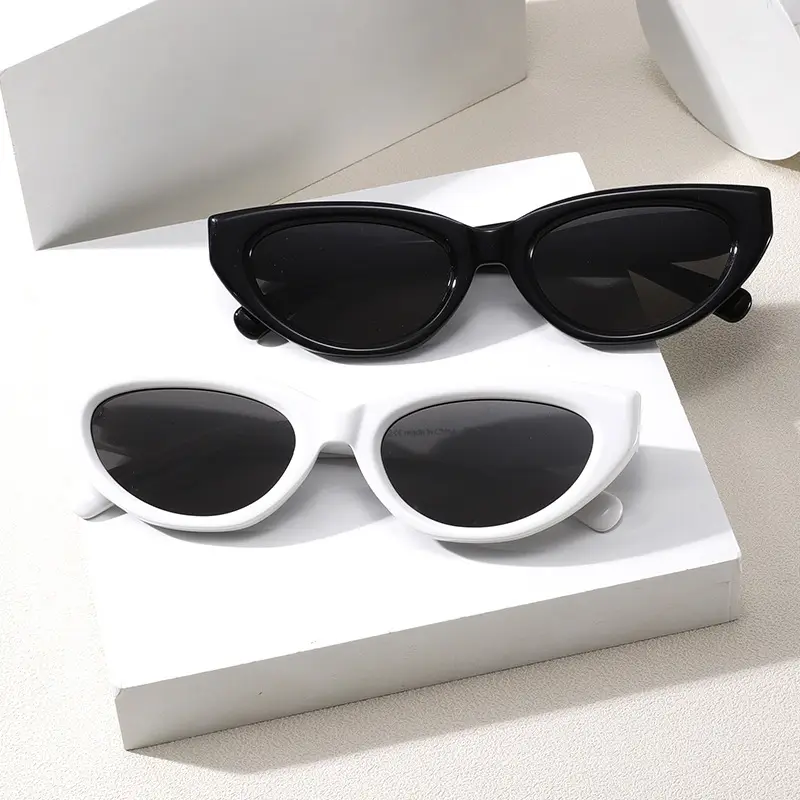2025 UV Sunscreen Sunglasses White Frame Black镜片