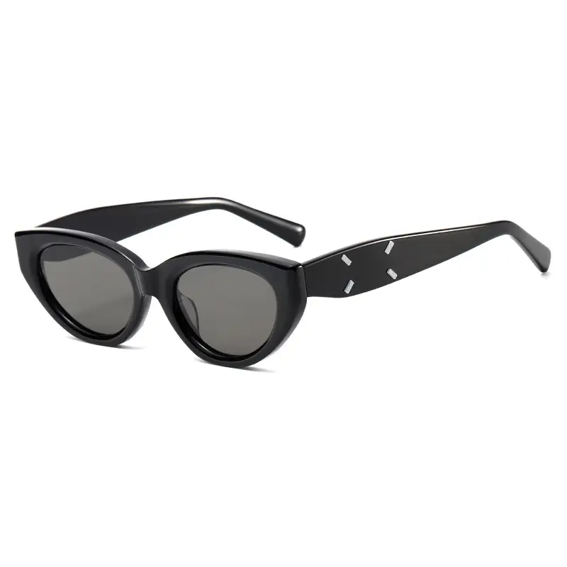 2025 UV Sunscreen Sunglasses White Frame Black镜片