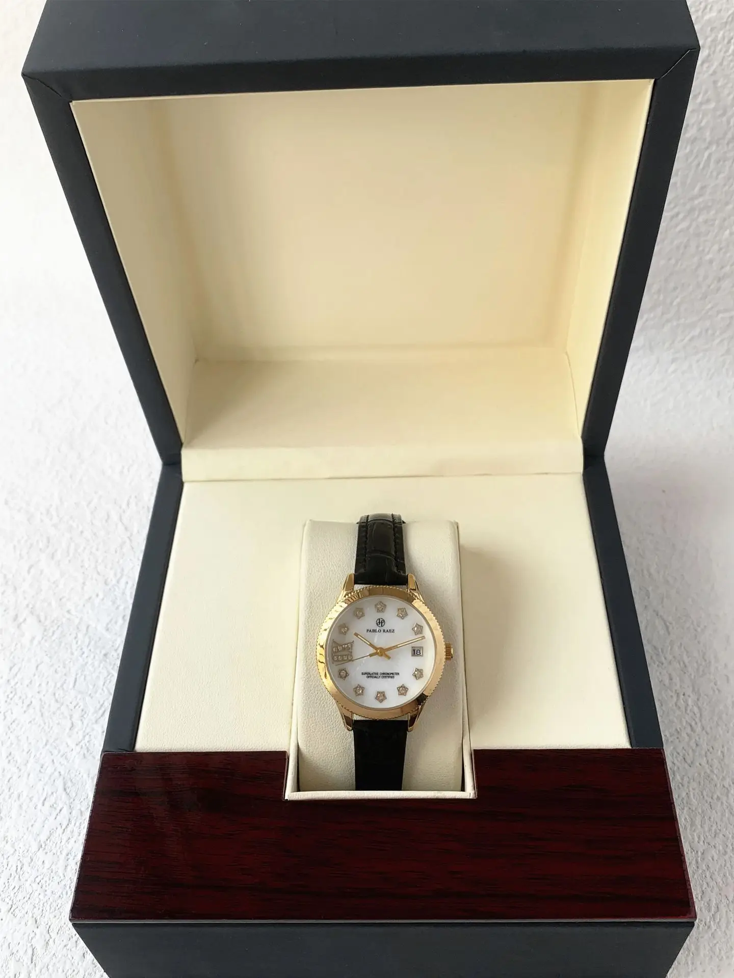 Golden Luminous Rhinestone Ladies Watch Waterproof — feature 13