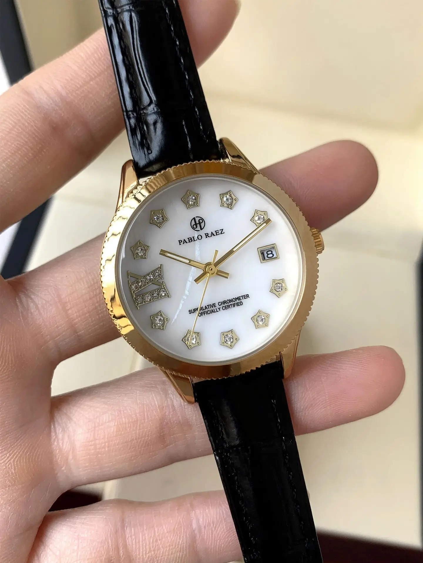 Golden Luminous Rhinestone Ladies Watch Waterproof — feature 15