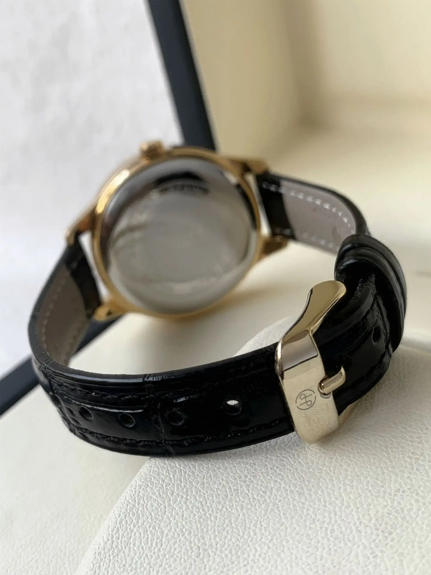 Golden Luminous Rhinestone Ladies Watch Waterproof — feature 16