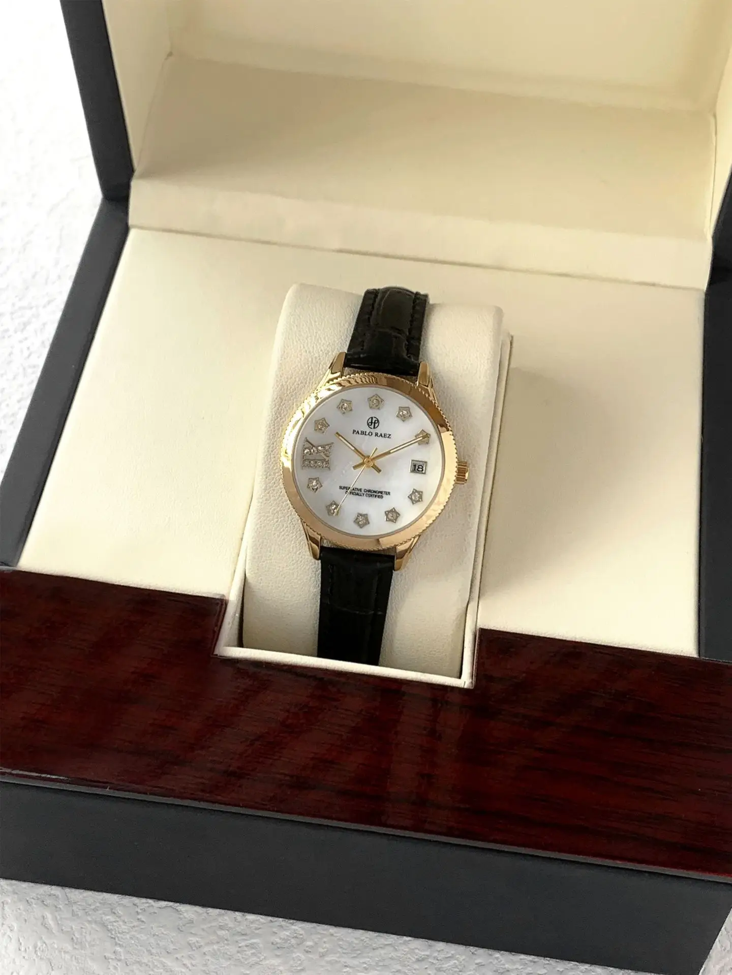 Golden Luminous Rhinestone Ladies Watch Waterproof — feature 18