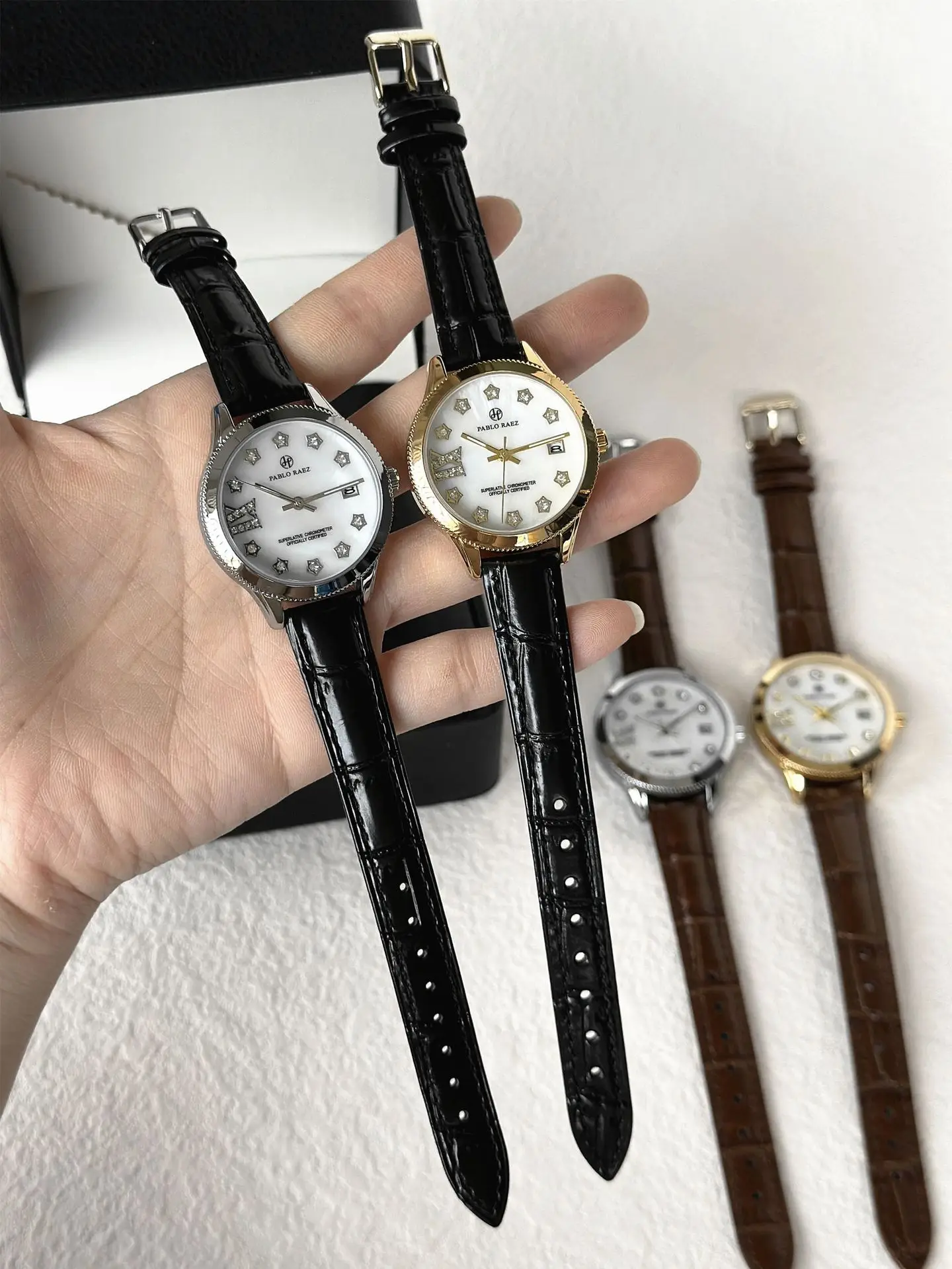 Golden Luminous Rhinestone Ladies Watch Waterproof — feature 21