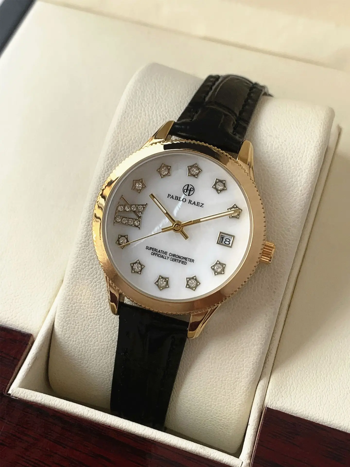 Golden Luminous Rhinestone Ladies Watch Waterproof — feature 6