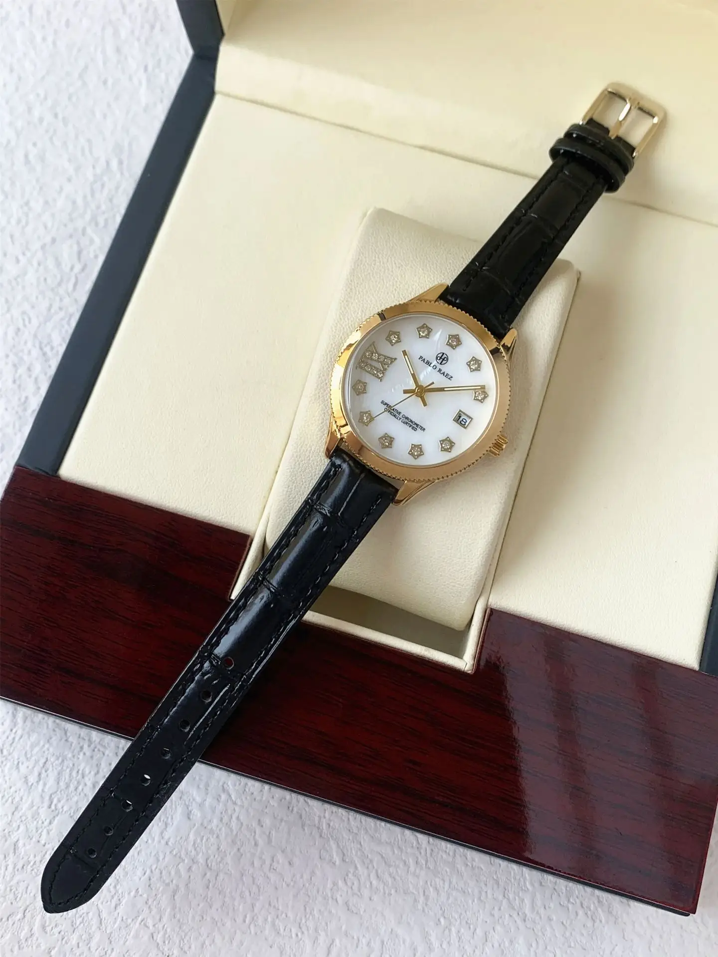 Golden Luminous Rhinestone Ladies Watch Waterproof — feature 8