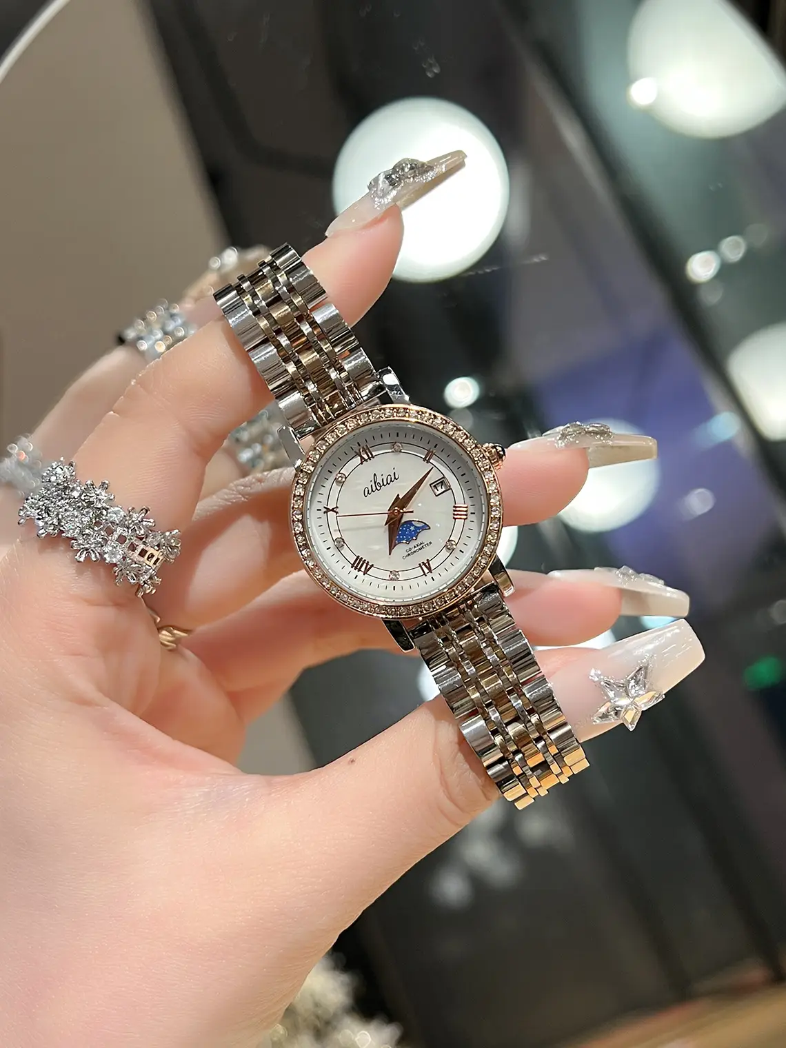 Women's Quartz Watch with Gemstone Dial & Gold Bracelet — feature 4