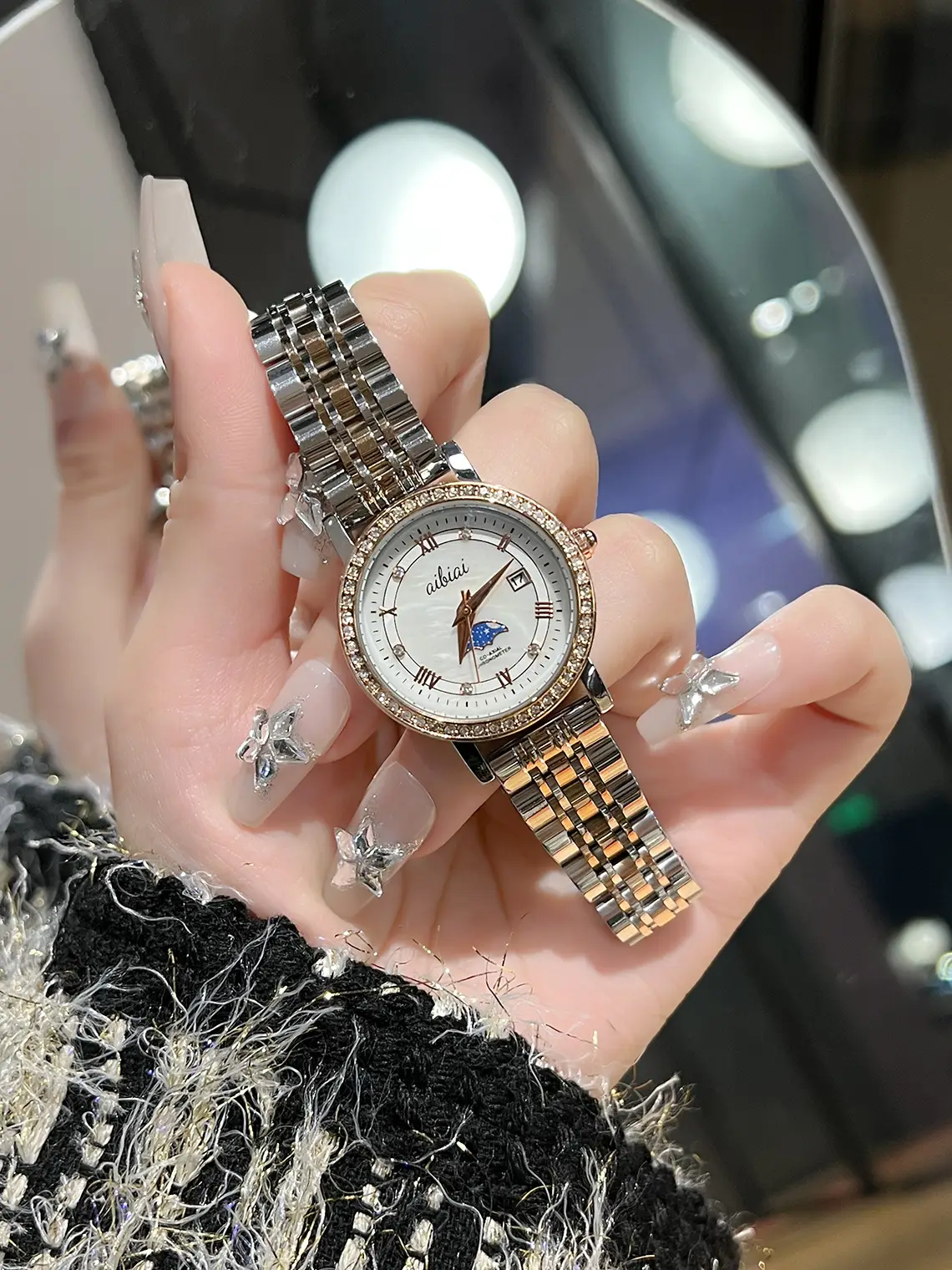 Women's Quartz Watch with Gemstone Dial & Gold Bracelet — feature 5