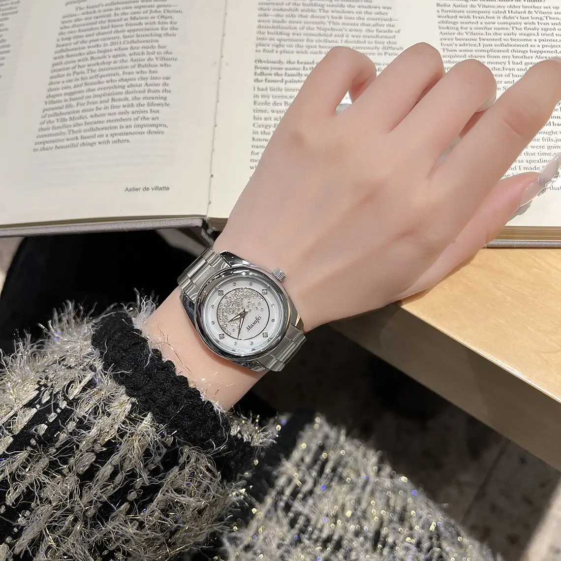 Diamond Encrusted Women's Watch with Steel Belt - Image 4