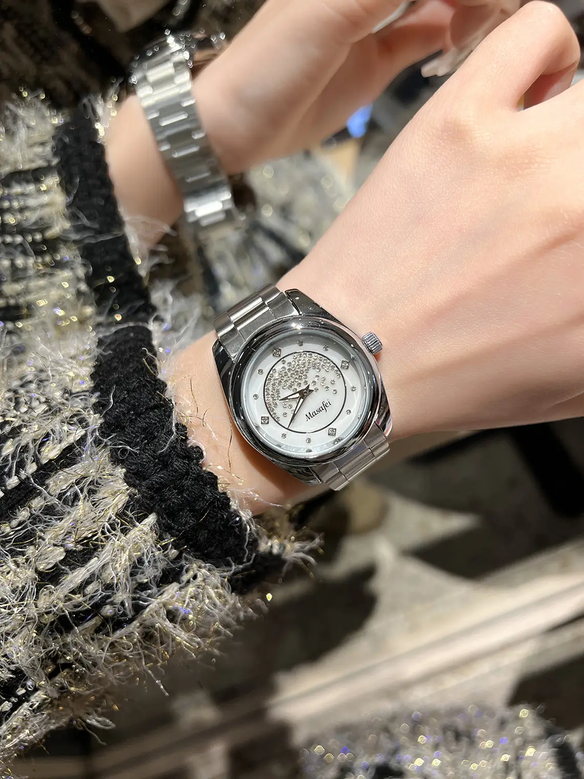 Diamond Encrusted Women's Watch with Steel Belt — feature 4
