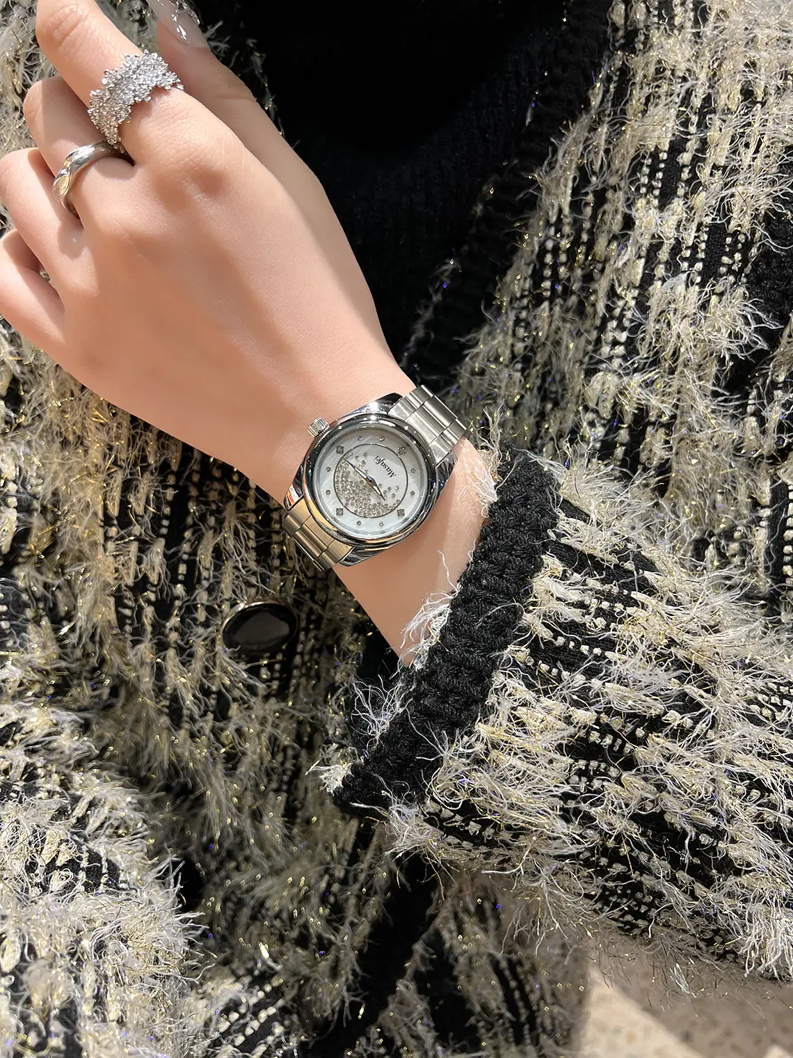 Diamond Encrusted Women's Watch with Steel Belt — feature 5