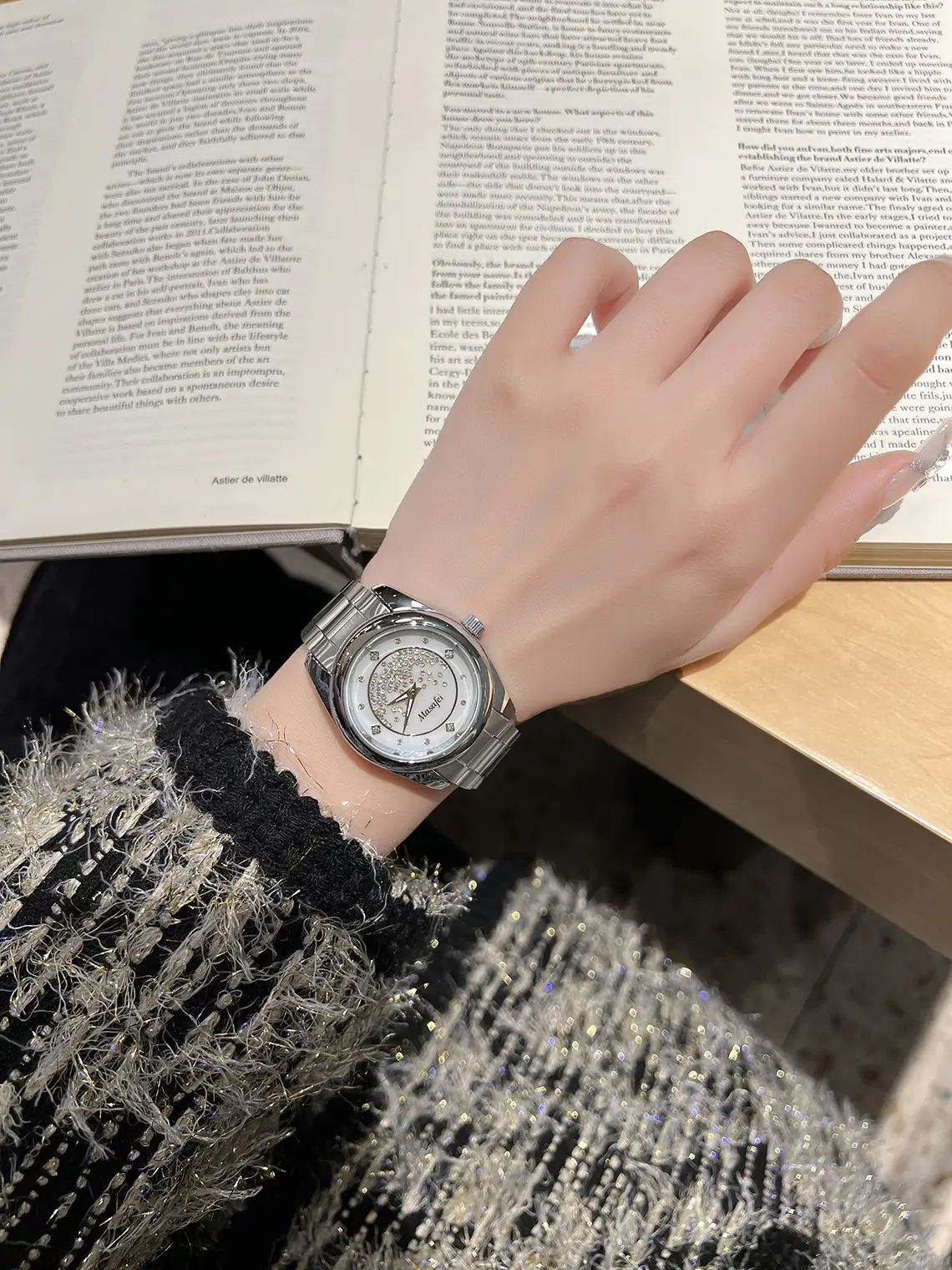 Diamond Encrusted Women's Watch with Steel Belt — feature 7