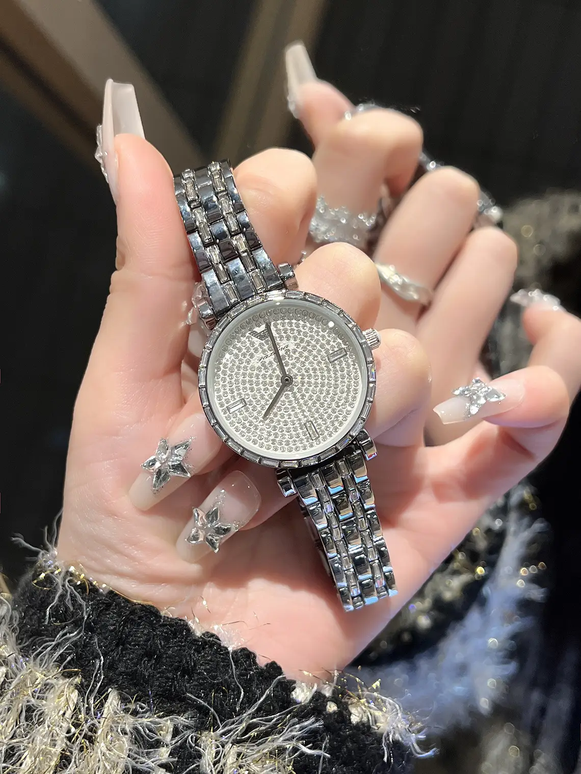 Full Diamond Steel Women's Quartz Watch — feature 1