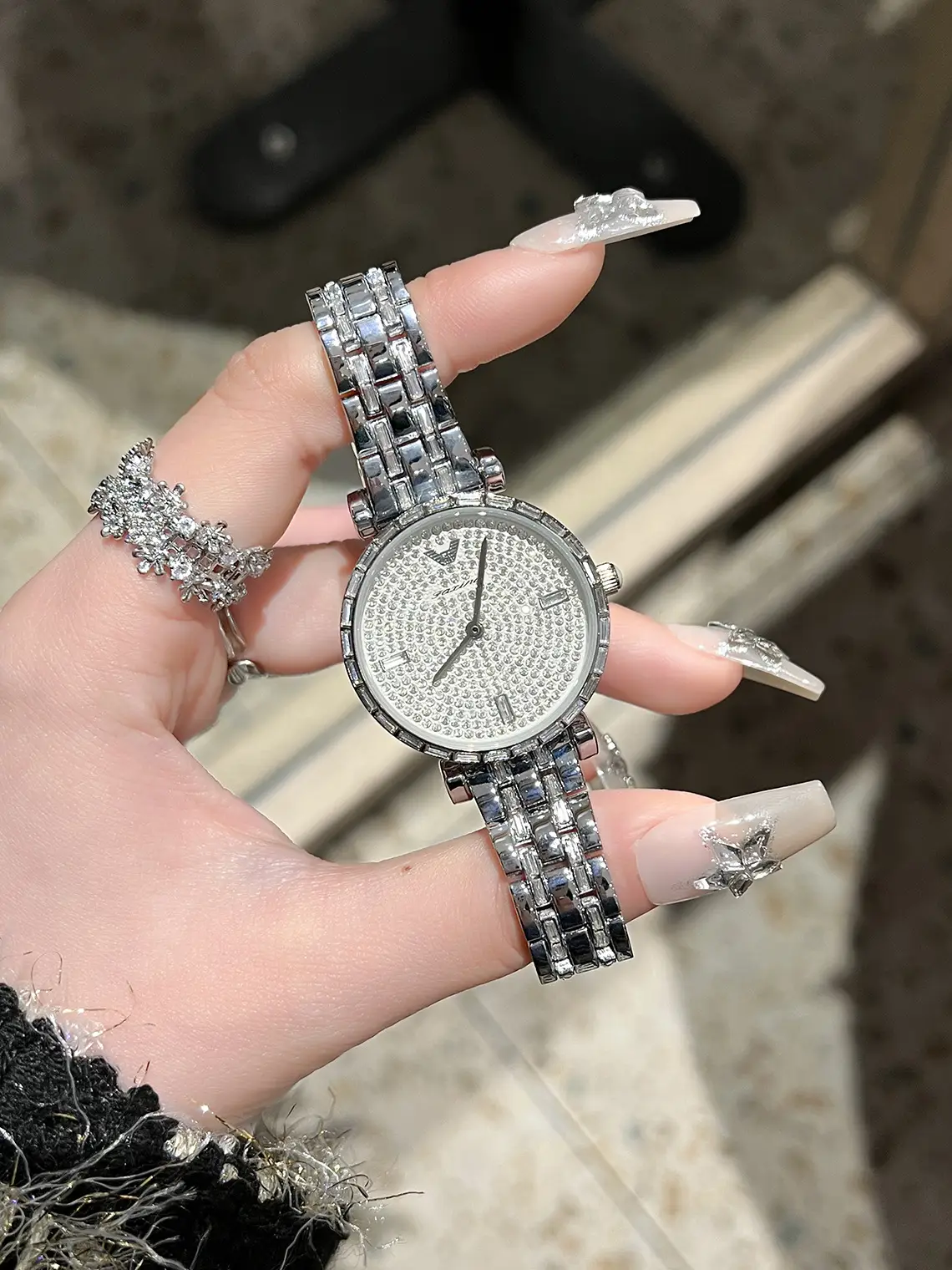 Full Diamond Steel Women's Quartz Watch — feature 2